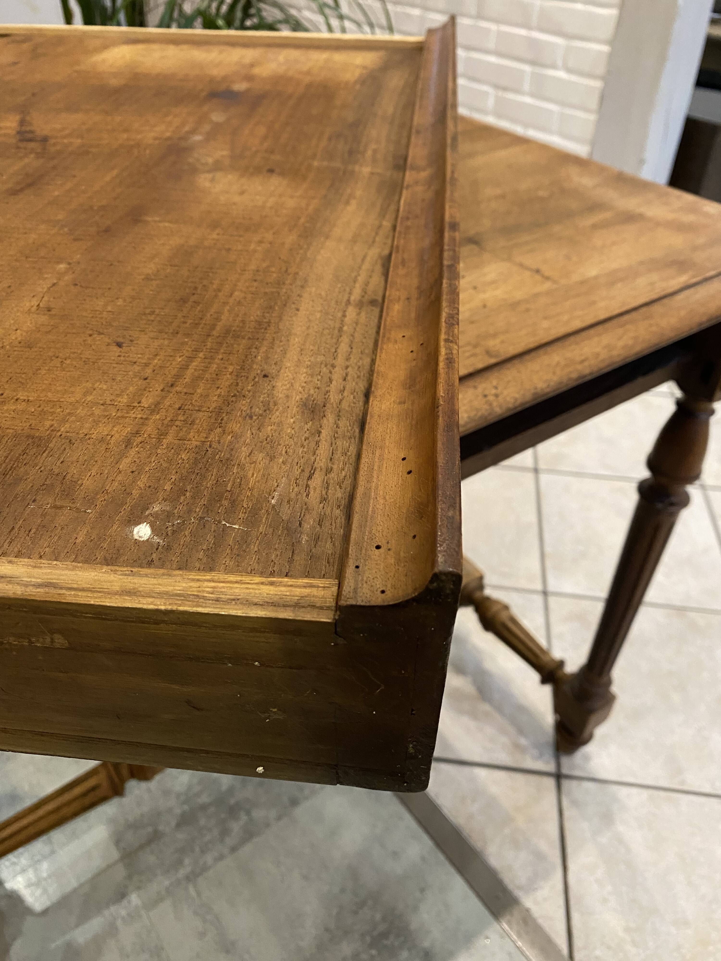 Bureau 1 tiroir en bois massif chêne pieds tournés et sculptés 89x62cm