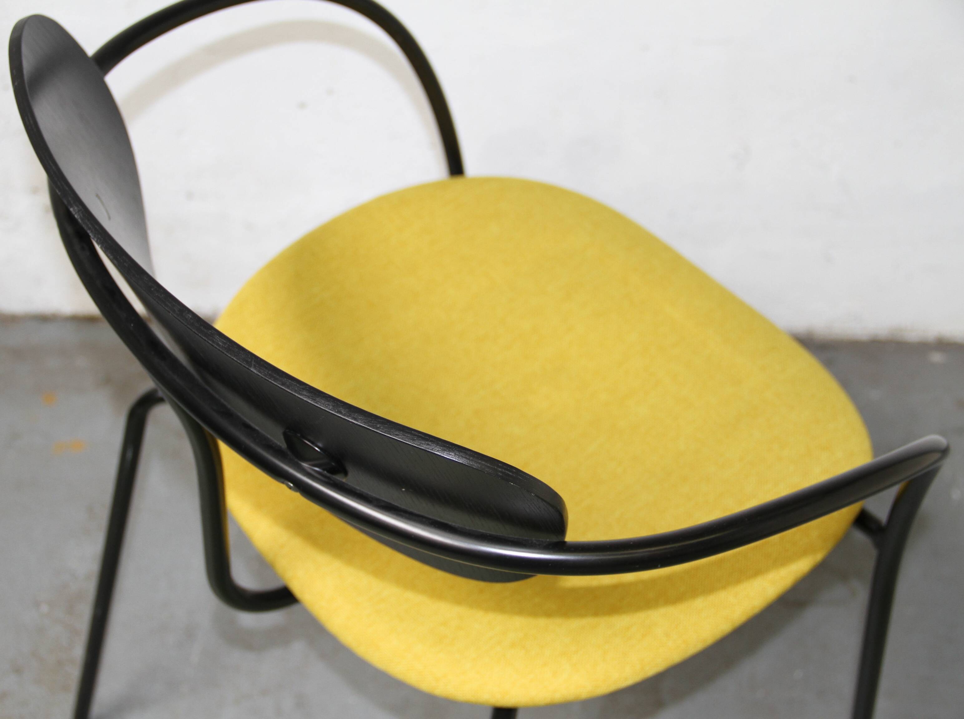 Pavilion AV4 chair, & Tradition