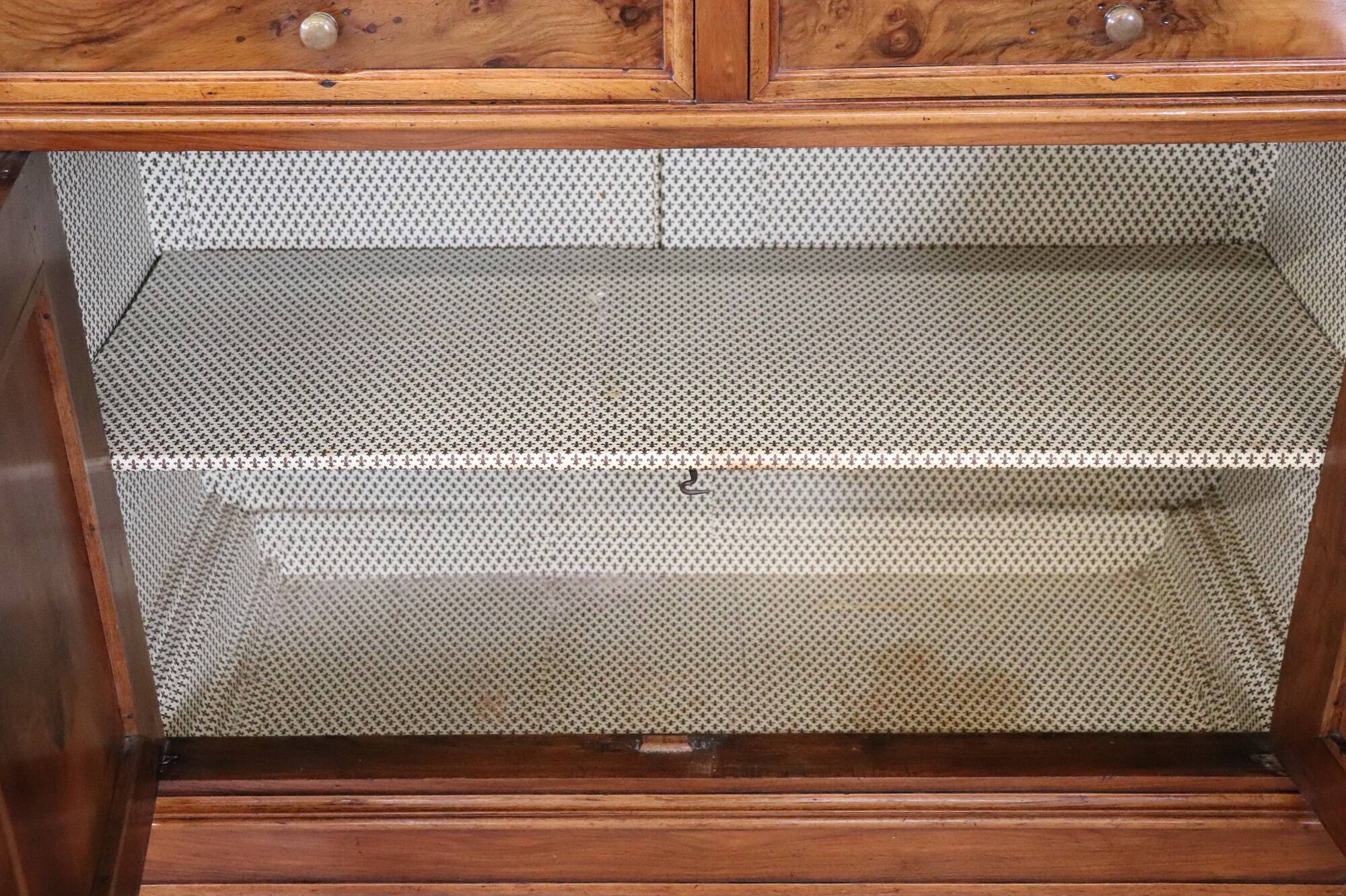 Antique sideboard in veined walnut, Italy, late 19th century