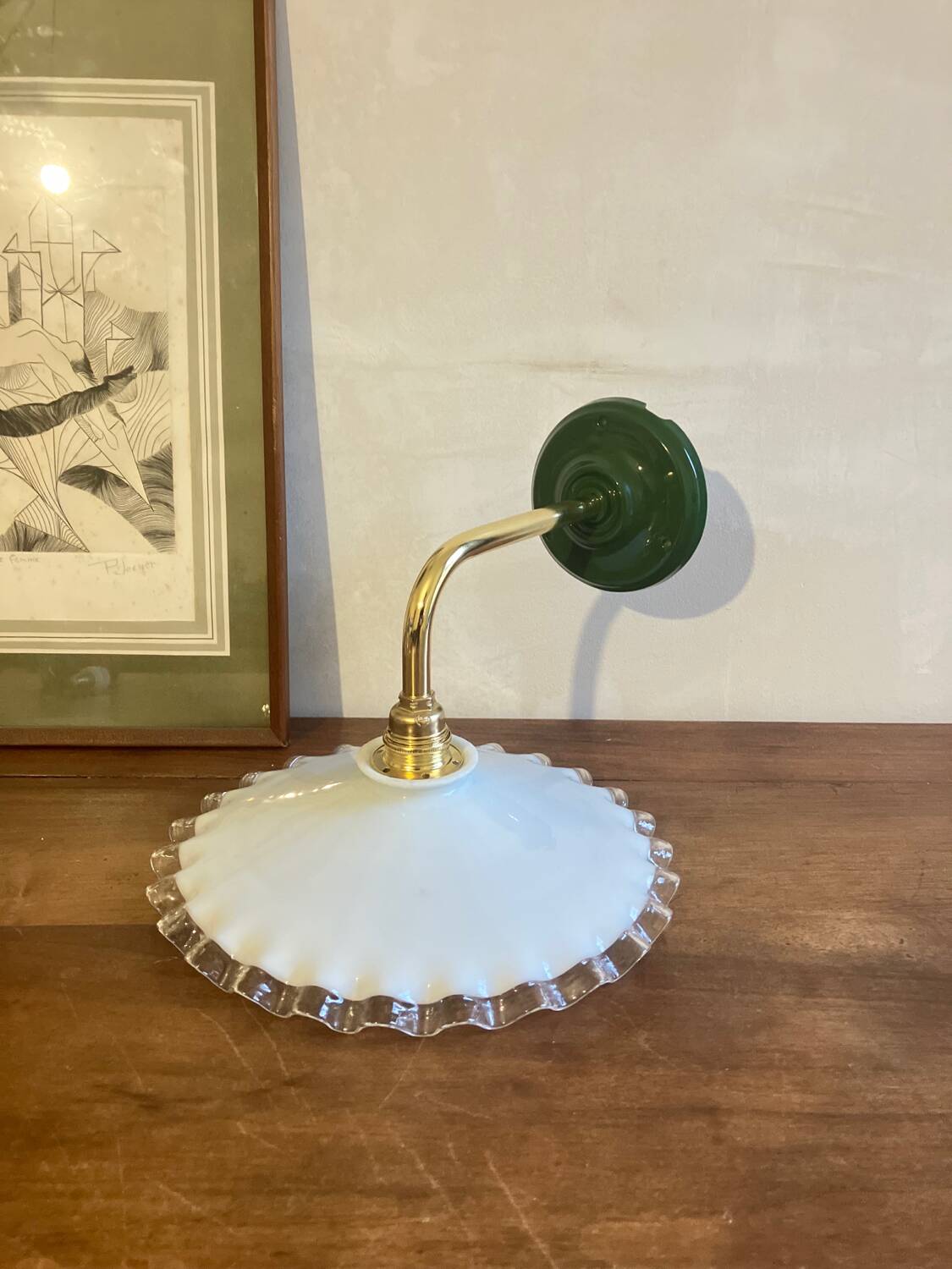 Serrated opaline wall lamp