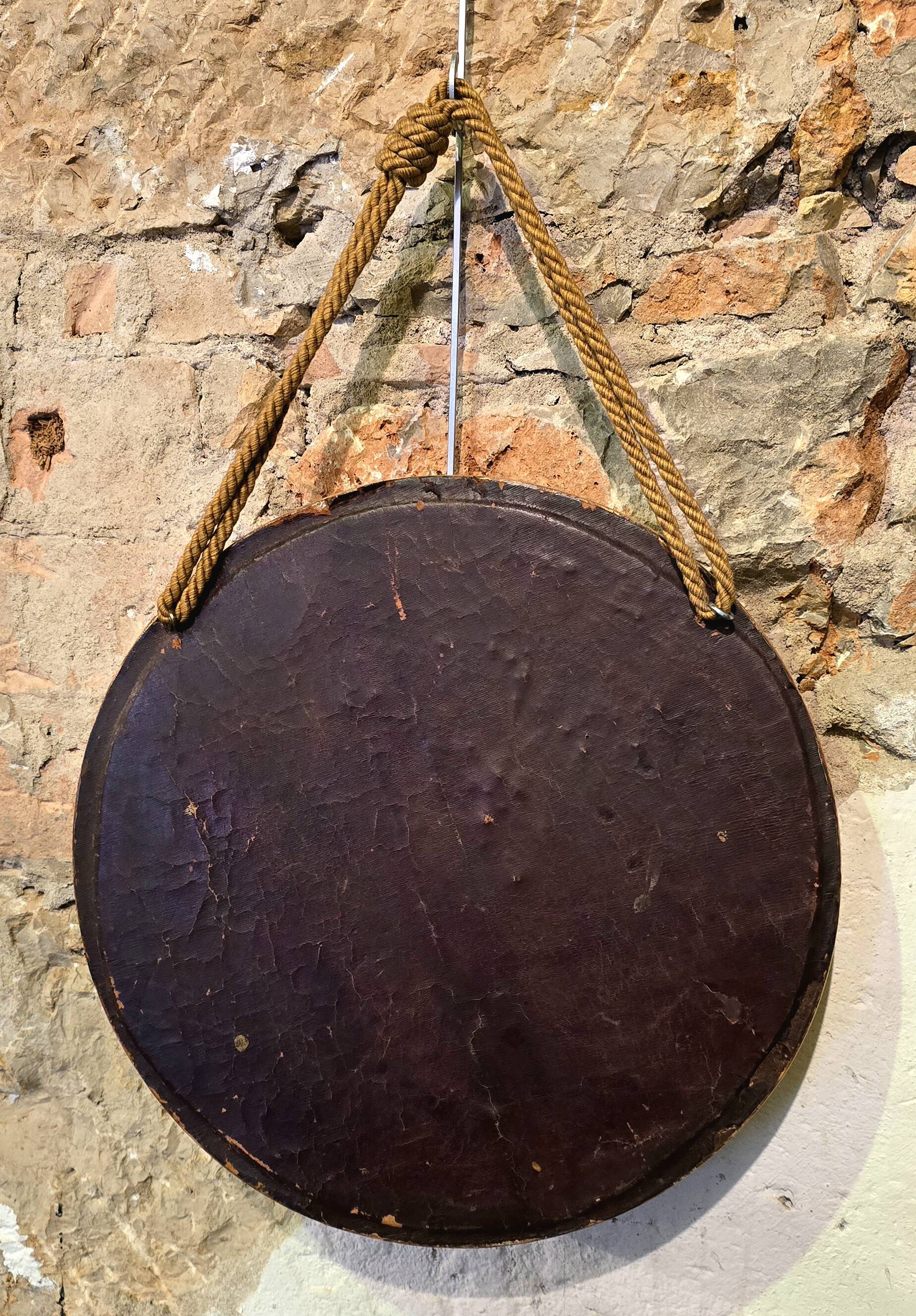 Witch mirror porthole style in gilded wood, diameter 44 cm.