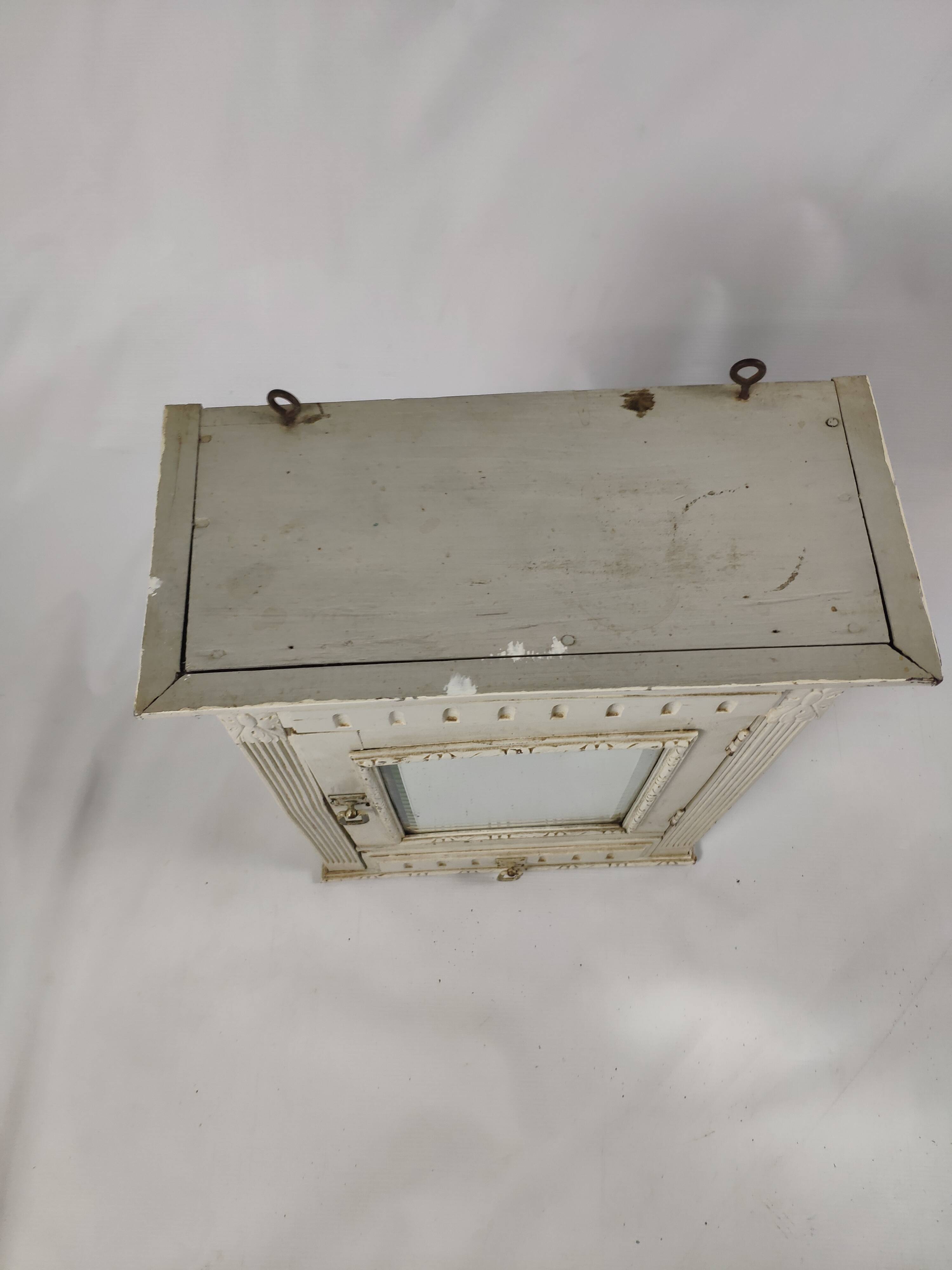 White medicine cabinet