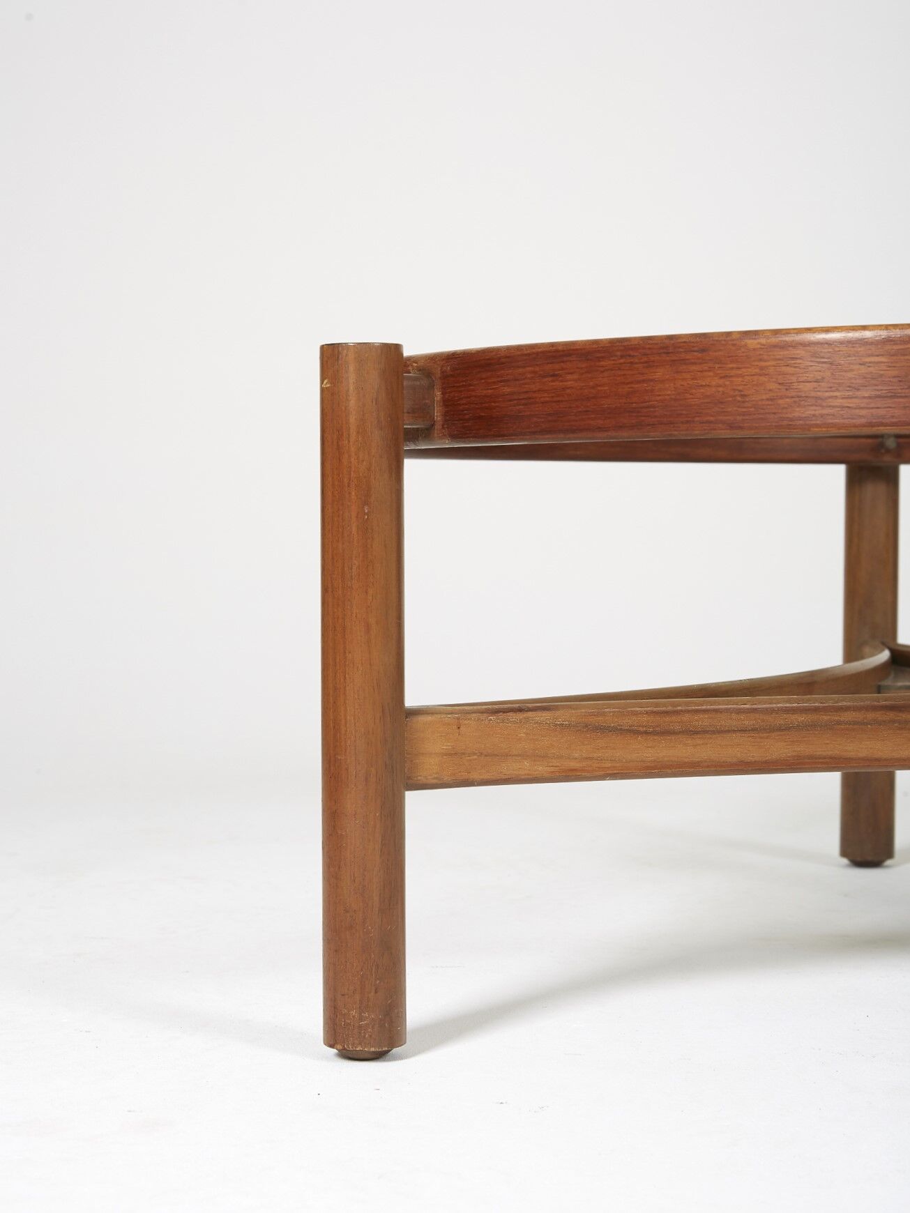 Round coffee table 775 Gianfranco Frattini Cassina 1960s