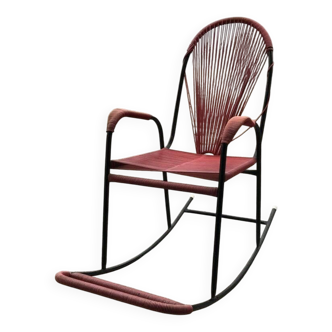 Vintage red metal rocking chair, graphic plastic cord with fan backrest, 1960s.