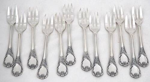 Christofle Marly, 12 silver-plated cake forks, 15.8 cm, excellent condition.