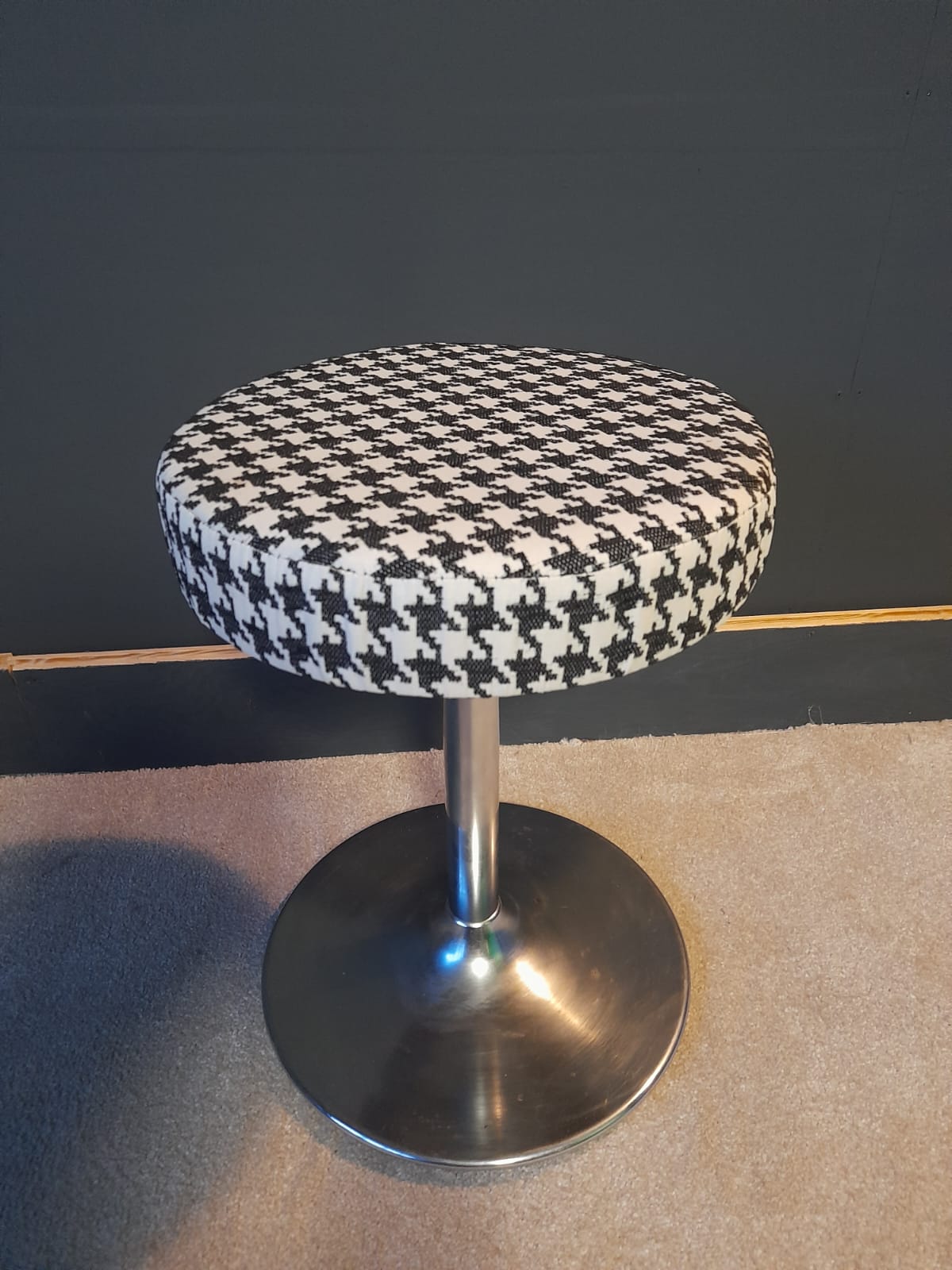 Tulip stool vintage