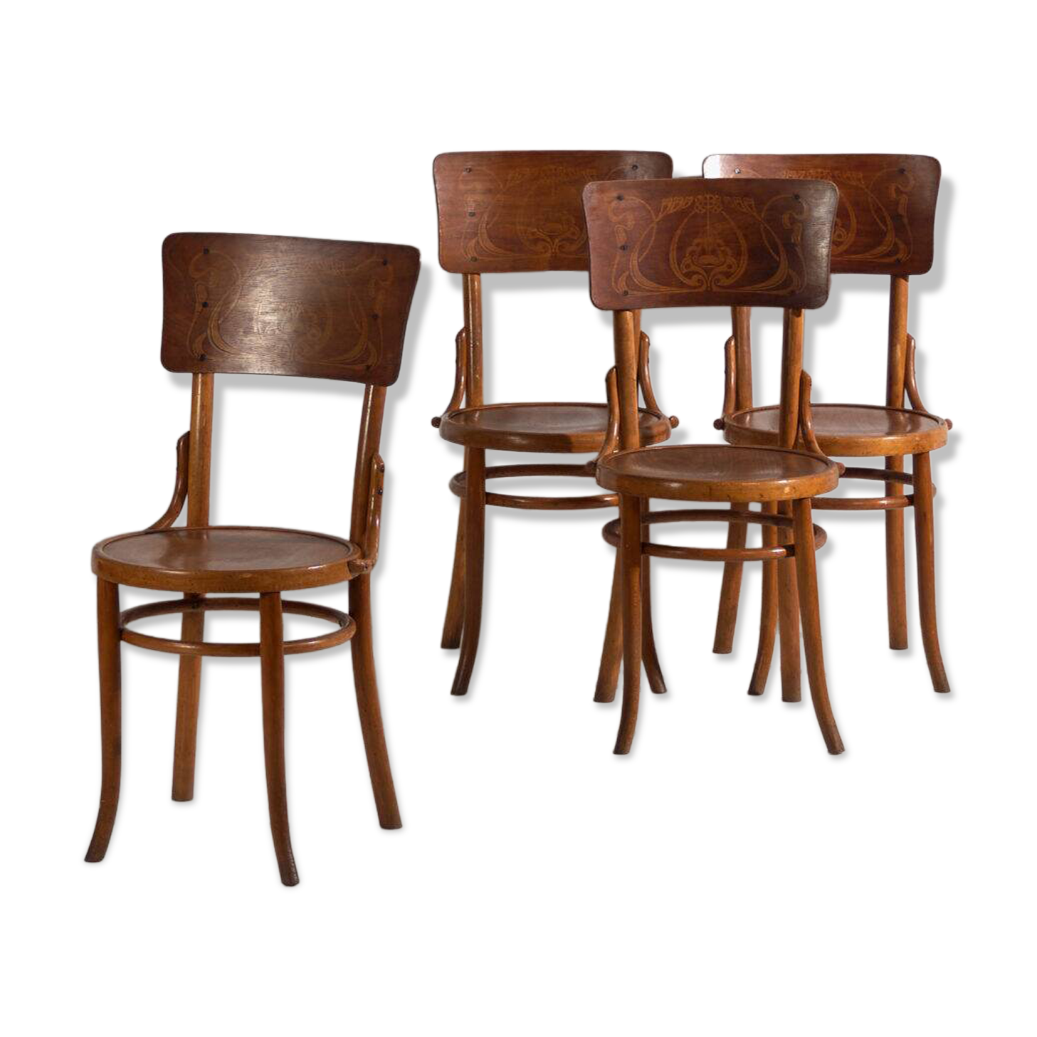 Set of 4 Viennese café chairs in curved wood with decorated backrest – Central Europe, circa 1900