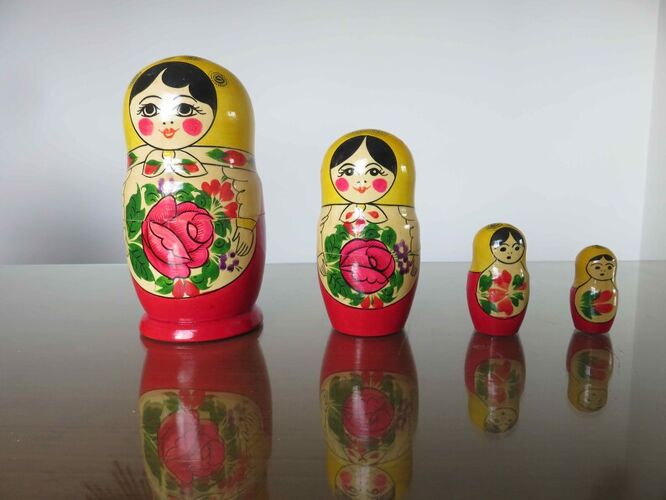 4 poupées russes " MATRIOCHKAS " années 70