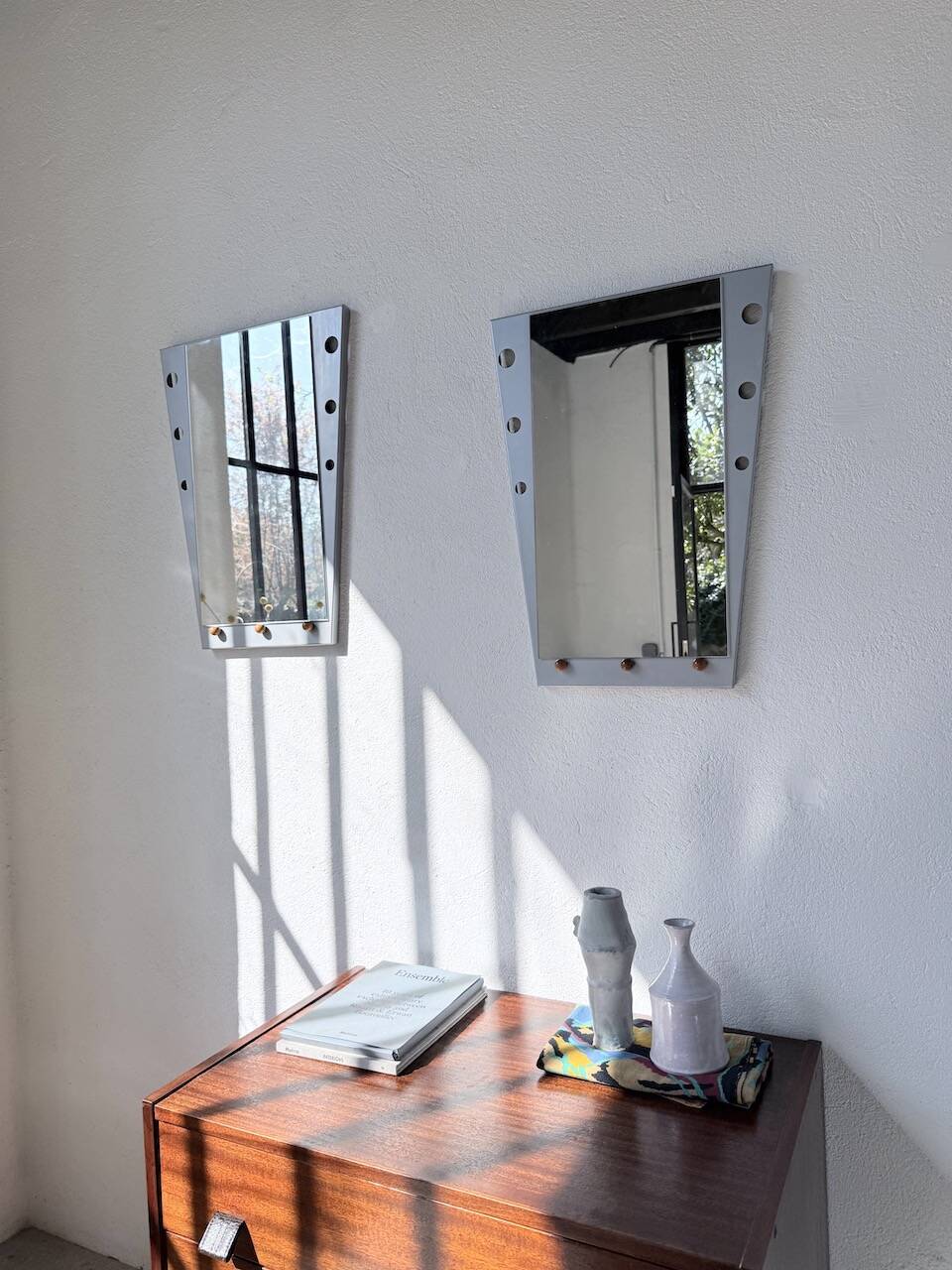 Paire miroirs « Memphis » années 80 chrome et bois