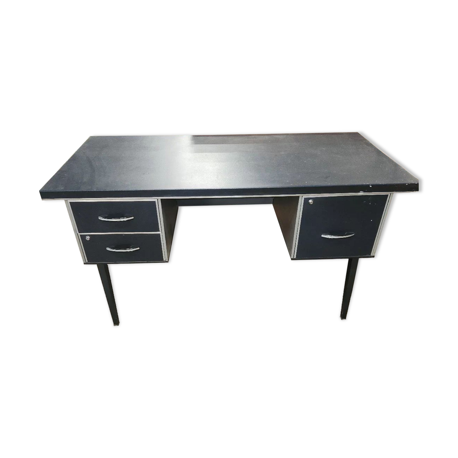 Metal desk of the 60s/70s and its chair