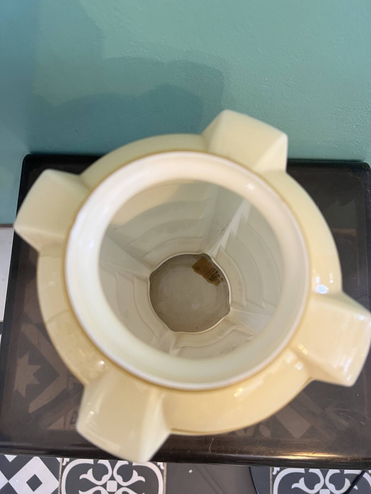 Vase "Skyscraper" Art Deco in cream / beige opaline