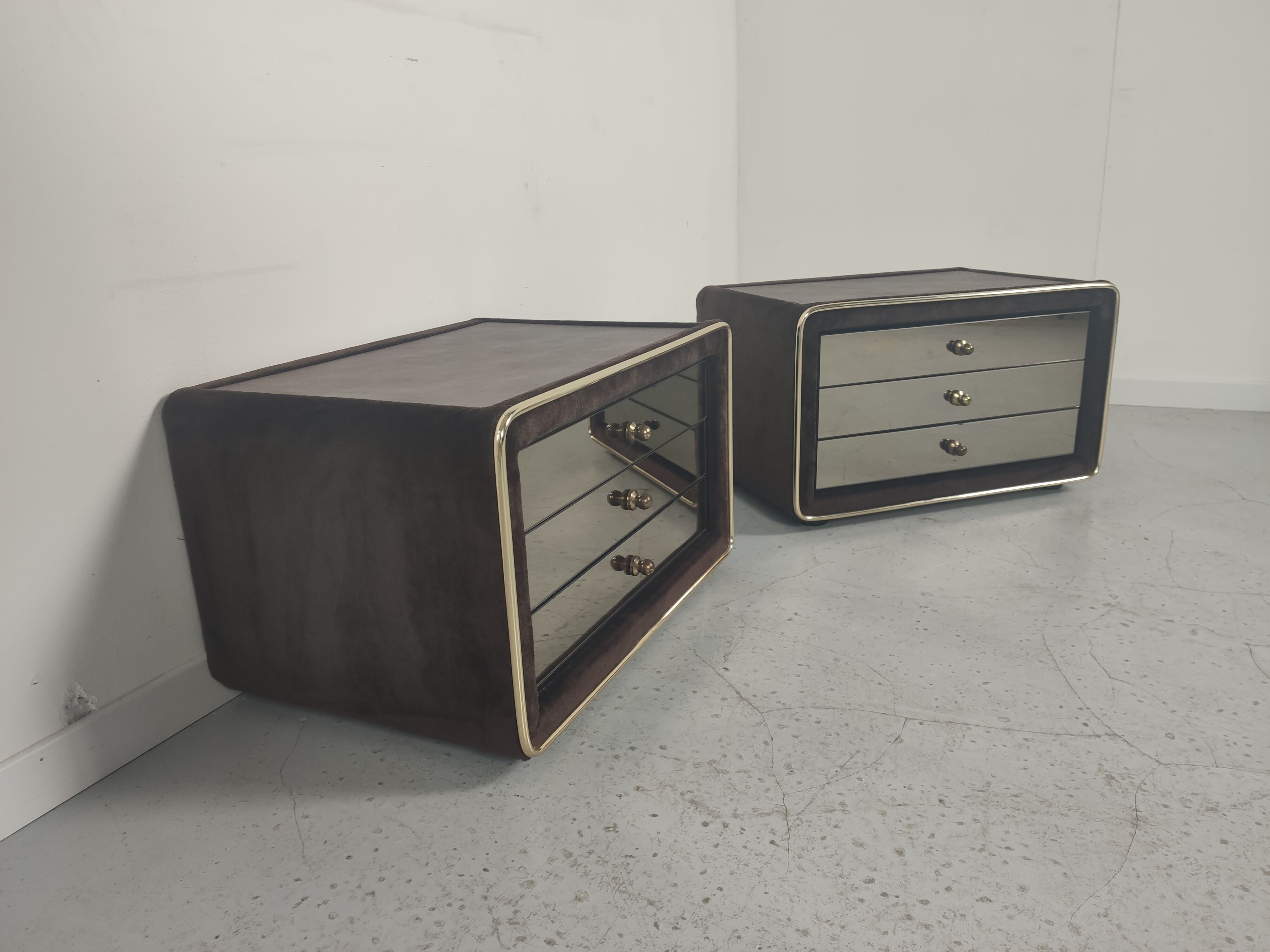 Pair of mirror and leather bedsides Ruf international, 60s/70s