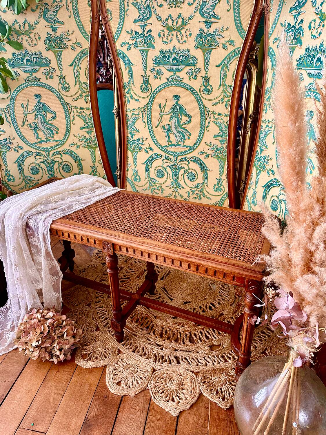 Piano bench seat in cane