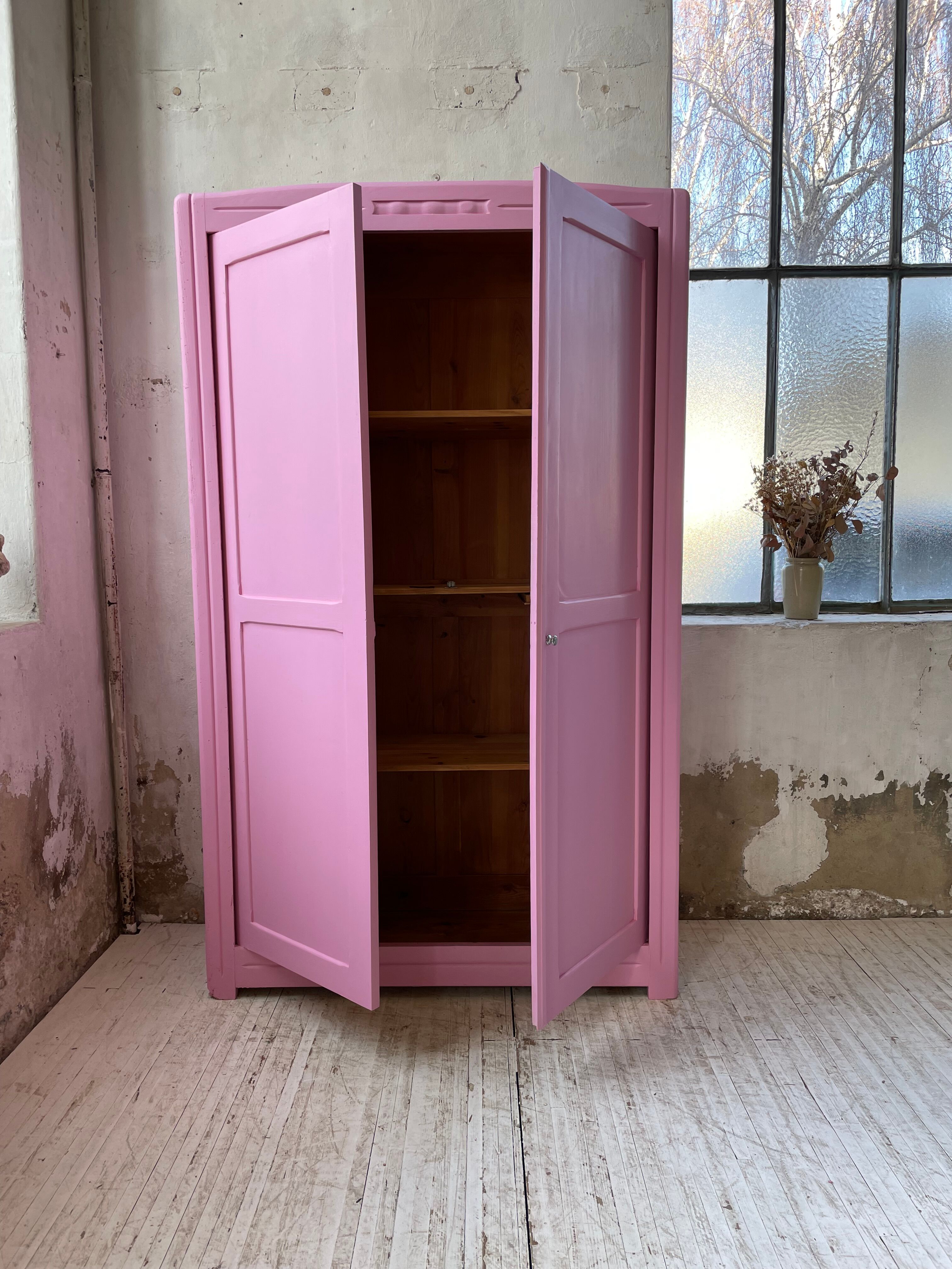 Pink knitted cabinet