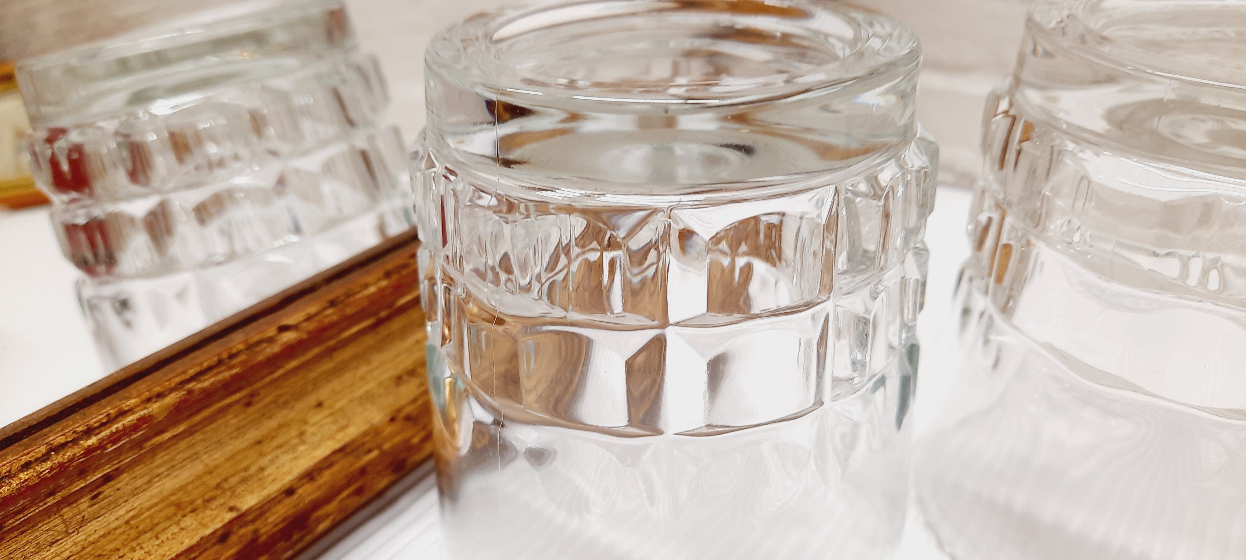 Pair of whisky glasses chiseled glass