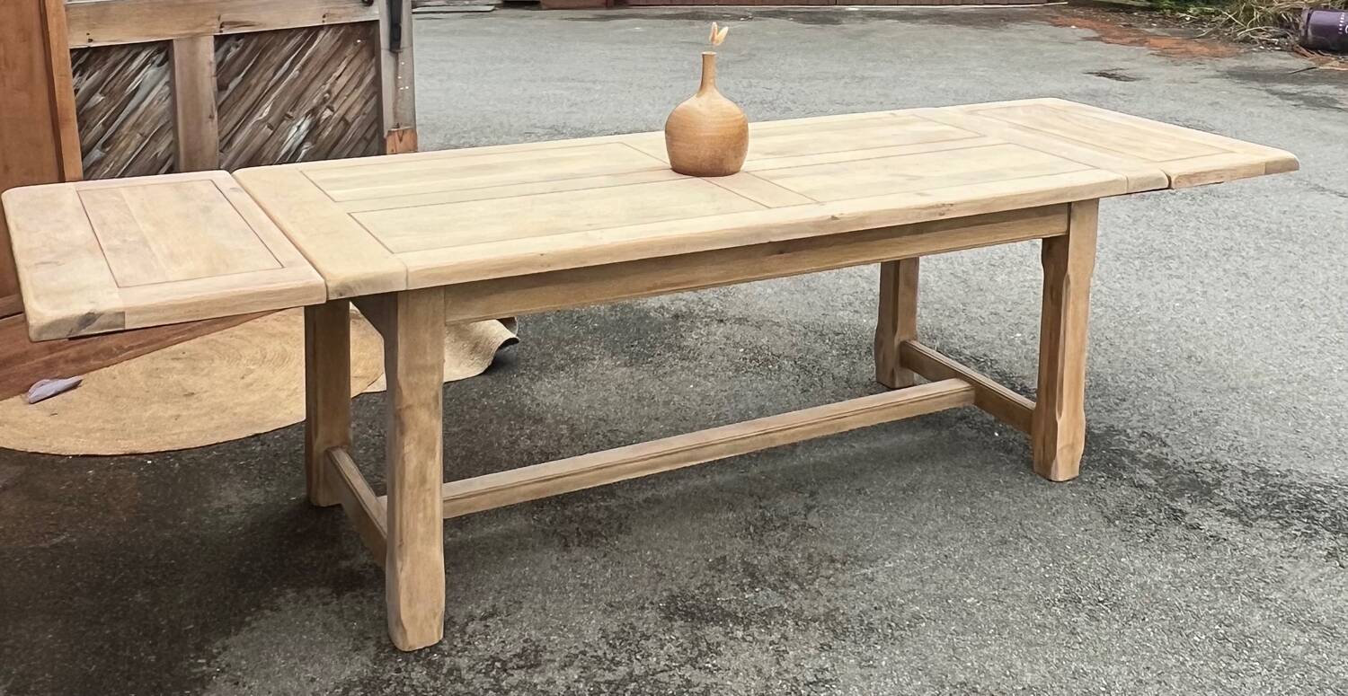Large renovated antique table made of raw solid oak with 2 extensions, measuring 2.92m.