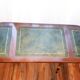 Table basse anglaise, cuir vert