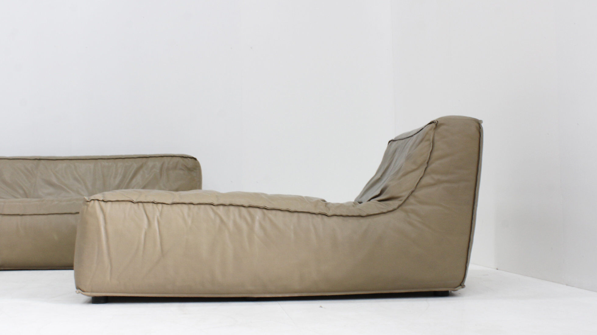 Vintage modular green leather sofa by Verzelloni Italy 1990s