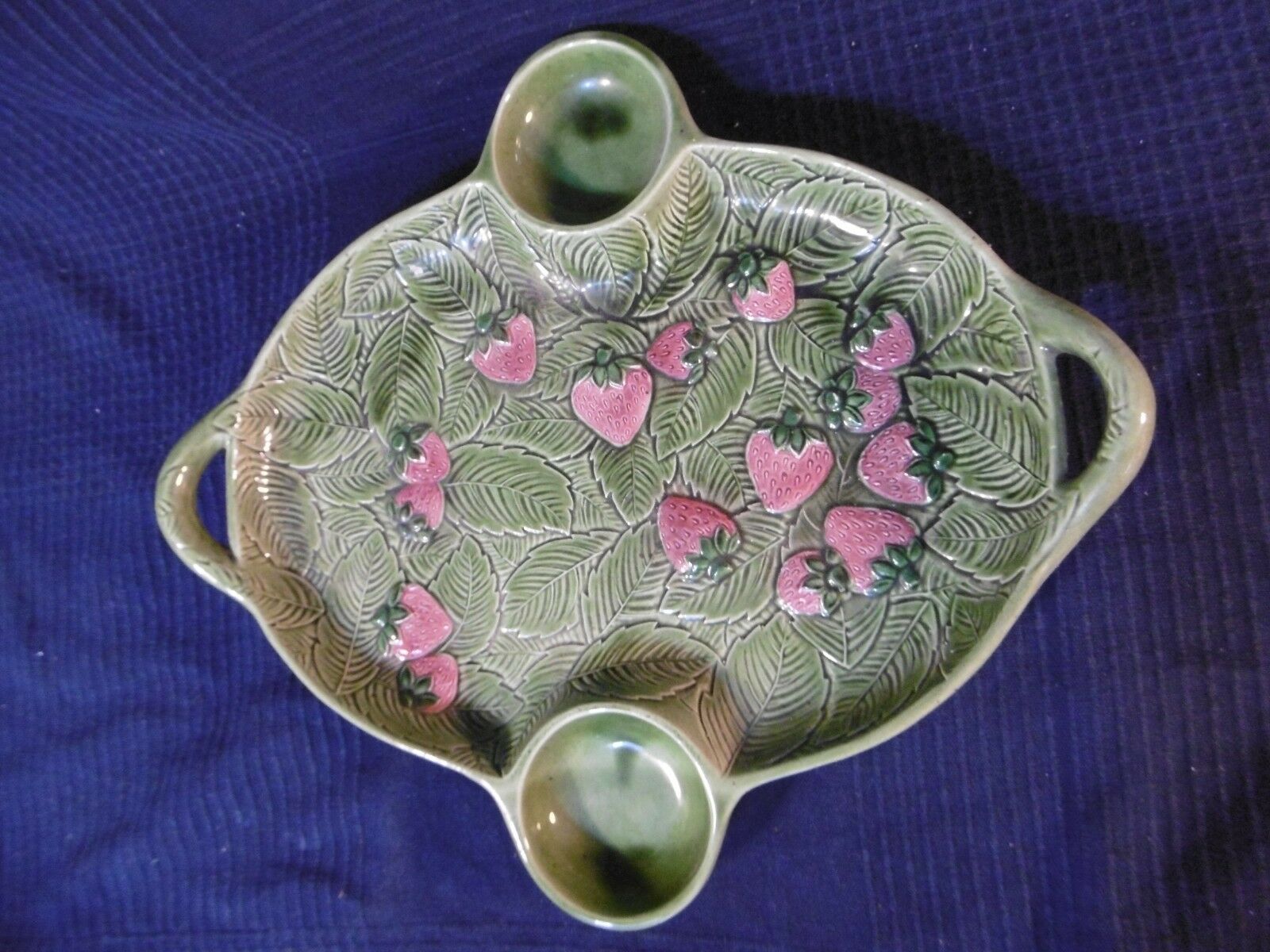 Dish plate with aperitif compartment vintage strawberry décor