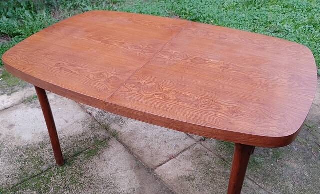 Oval dining table + extension in vintage Scandinavian style