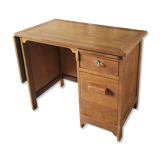 Expandable child desk
