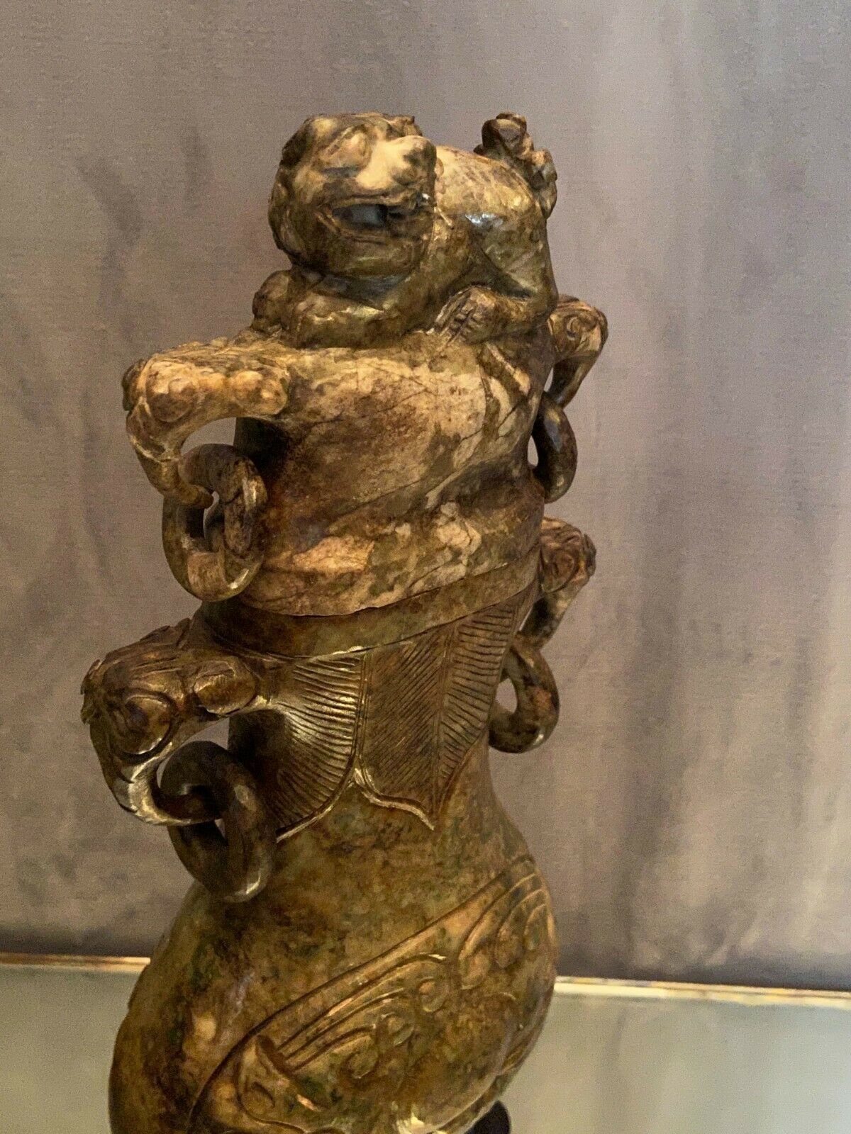 Covered vase in hard stone carved China