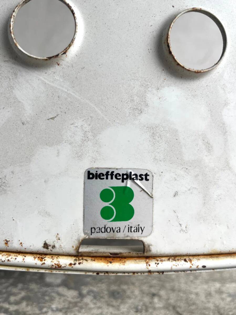 White Lacquered Steel Omstak Chair by Rodney Kinsman for Bieffeplast (1971) Industrial Sled Base