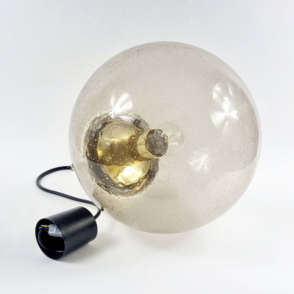 Suspension/plafonnier sphérique en verre fumé à bulles d'air, grand modèle, style milieu du XXe siècle, provenant de Limbourg, Allemagne, années 1970