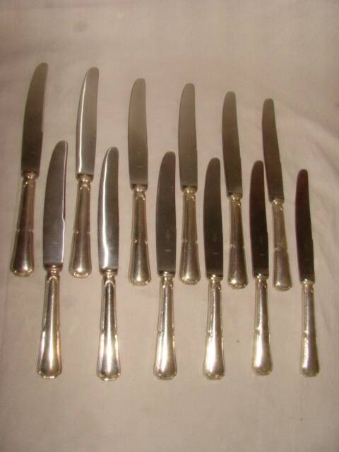 12 table knives with trilobate handles by the brand "G.Vivier"