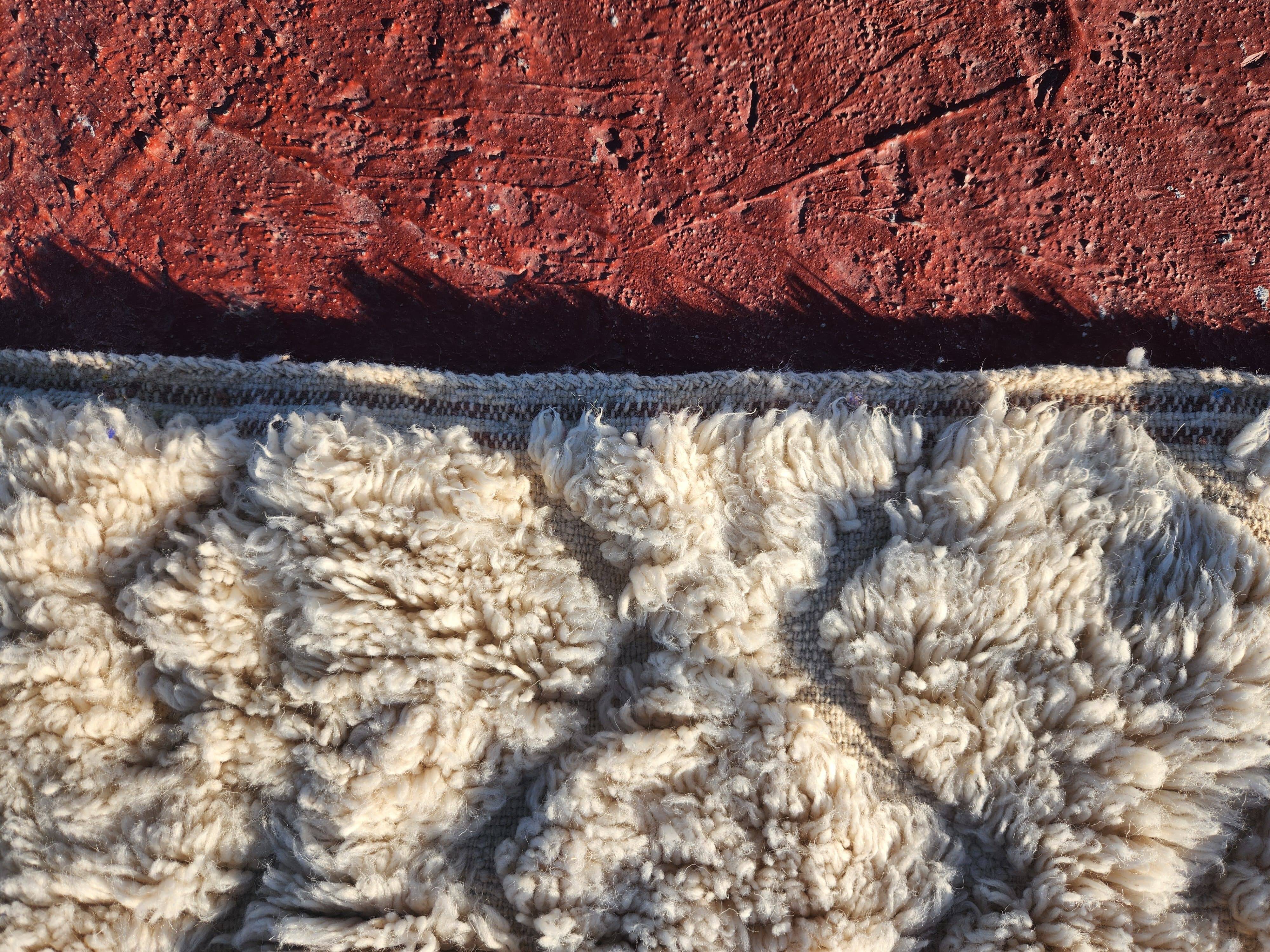 Beni Ouarain rug 160x240 cm – Cream wool with diamond patterns