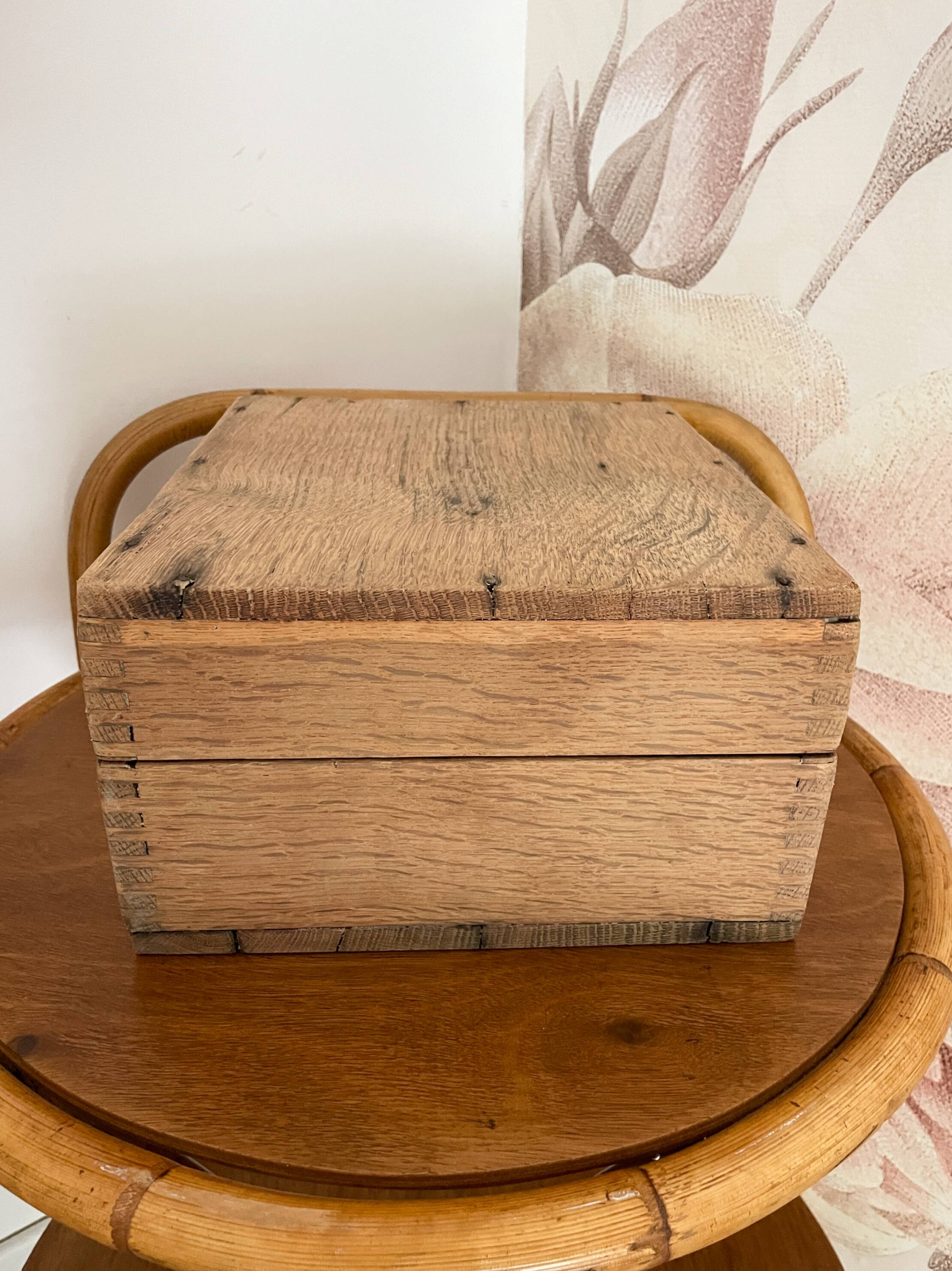 Antique solid oak chest - 31 x 26 x 15