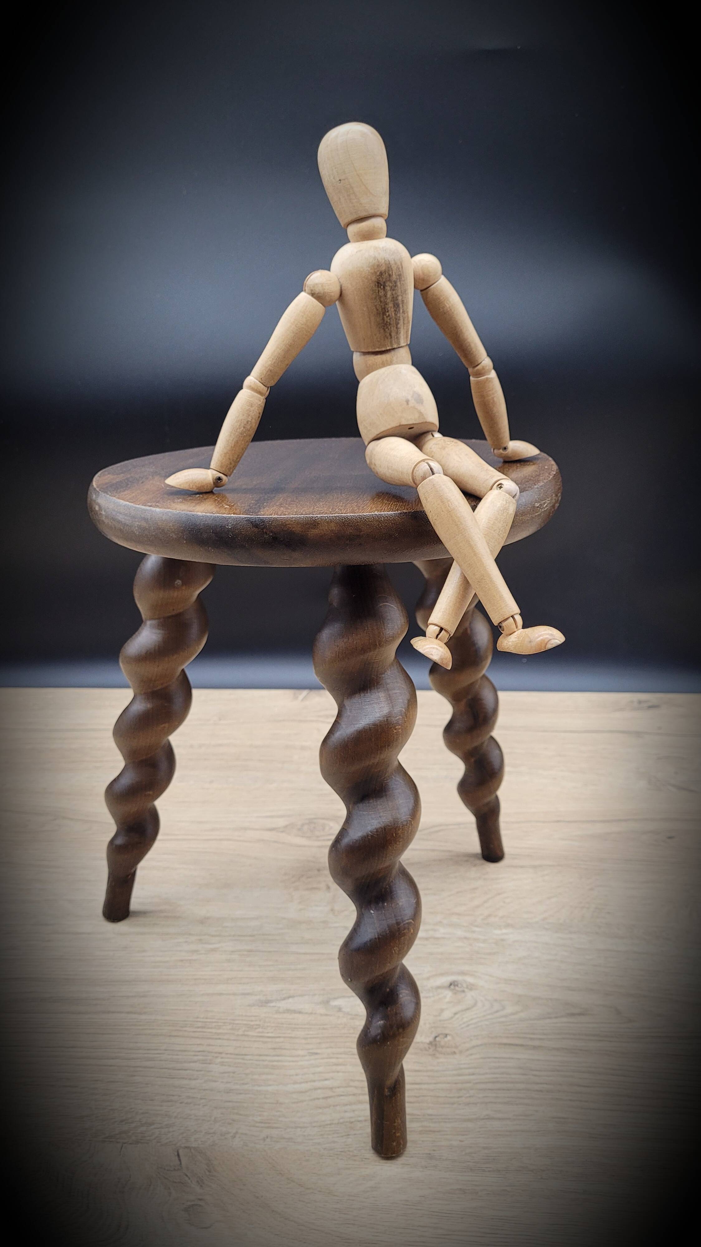 Tripod stool with twisted turned feet