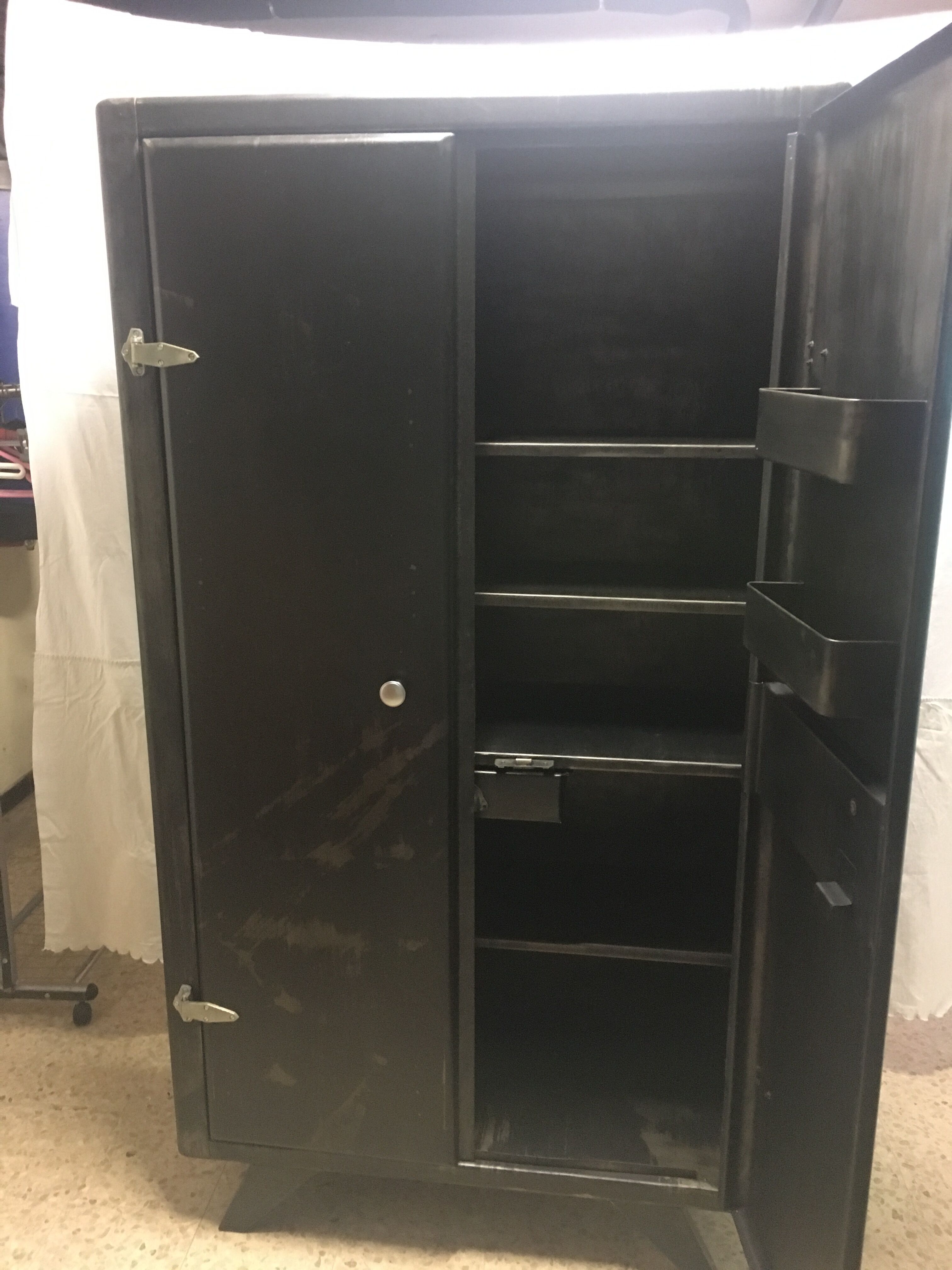 Metal kitchen cabinet from the 1960s