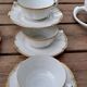 Tasses et sous-tasses en véritable porcelaine de limoges, blanche liseré doré, vintage