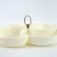 Plateau serviteur apéritif en plastique beige - compartiments en forme de fleur - vintage années 70