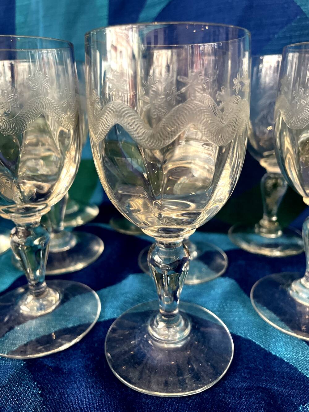 SUITE DE 10 VERRES A LIQUEUR EN VERRE DE VIERZON MODELE EMMA