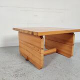 Table basse brutaliste en pin massif années 80