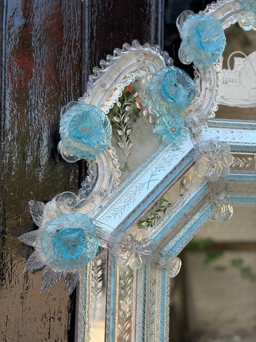 Venetian mirror in colourless and blue Murano glass, circa 1930.