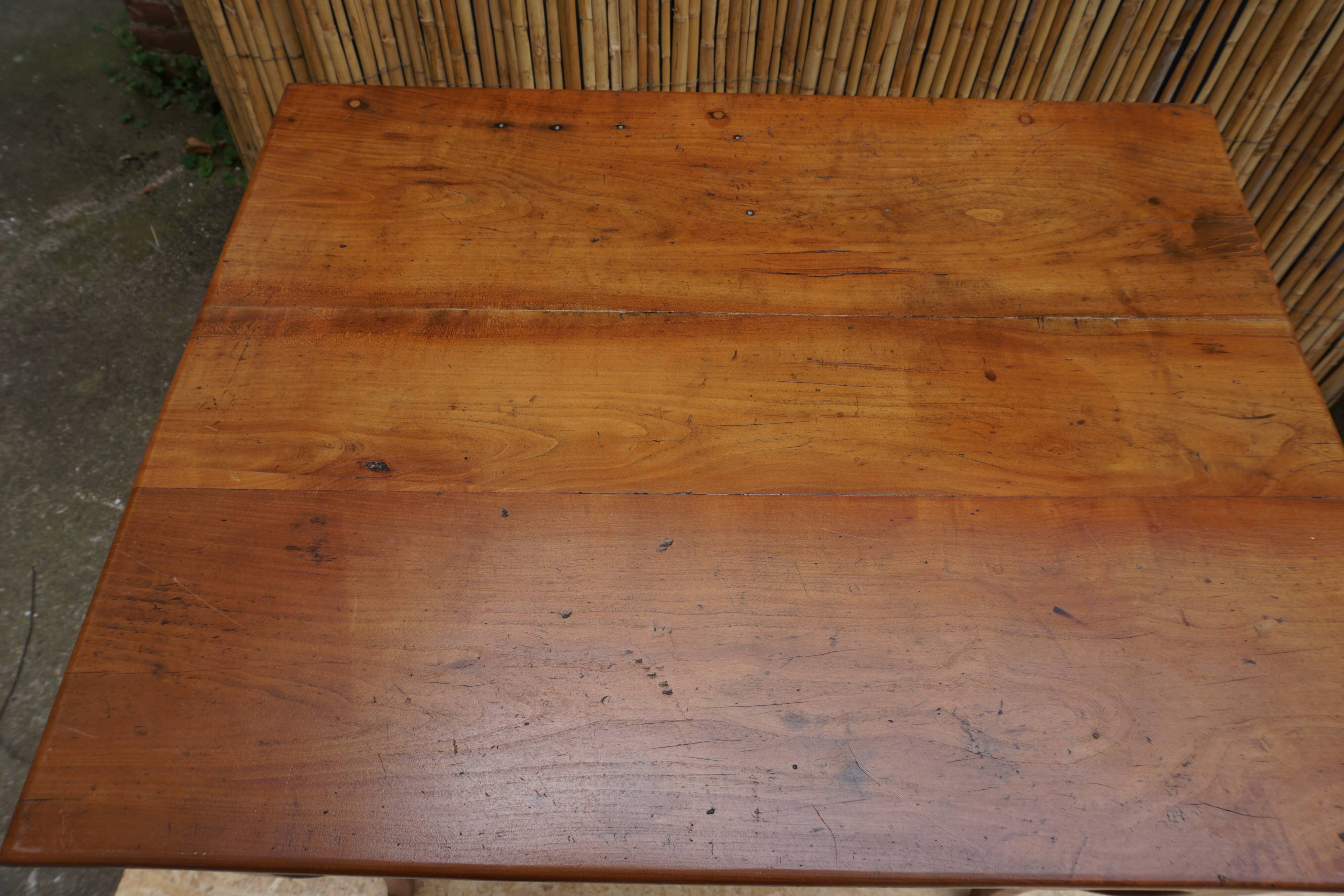 Table de taverne ou d'auberge du 18° siècle