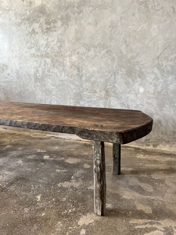 Grande table basse arrondie en teck asiatique ancien