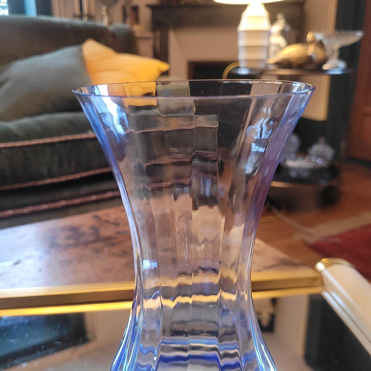 Vase en verre bleu facetté – Style Art Déco années  30's/40's