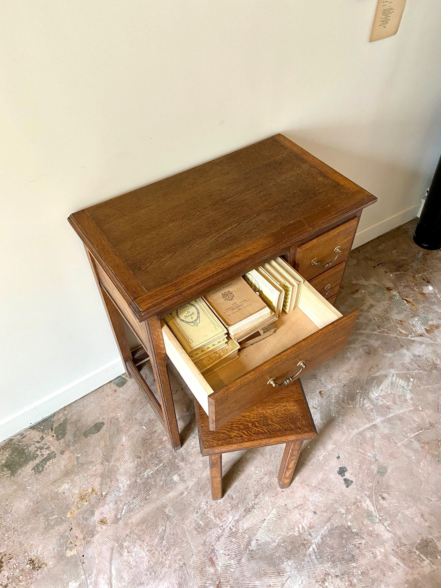 Desk 5 drawers and stool in dark ☐ wood 72 x 40 cm