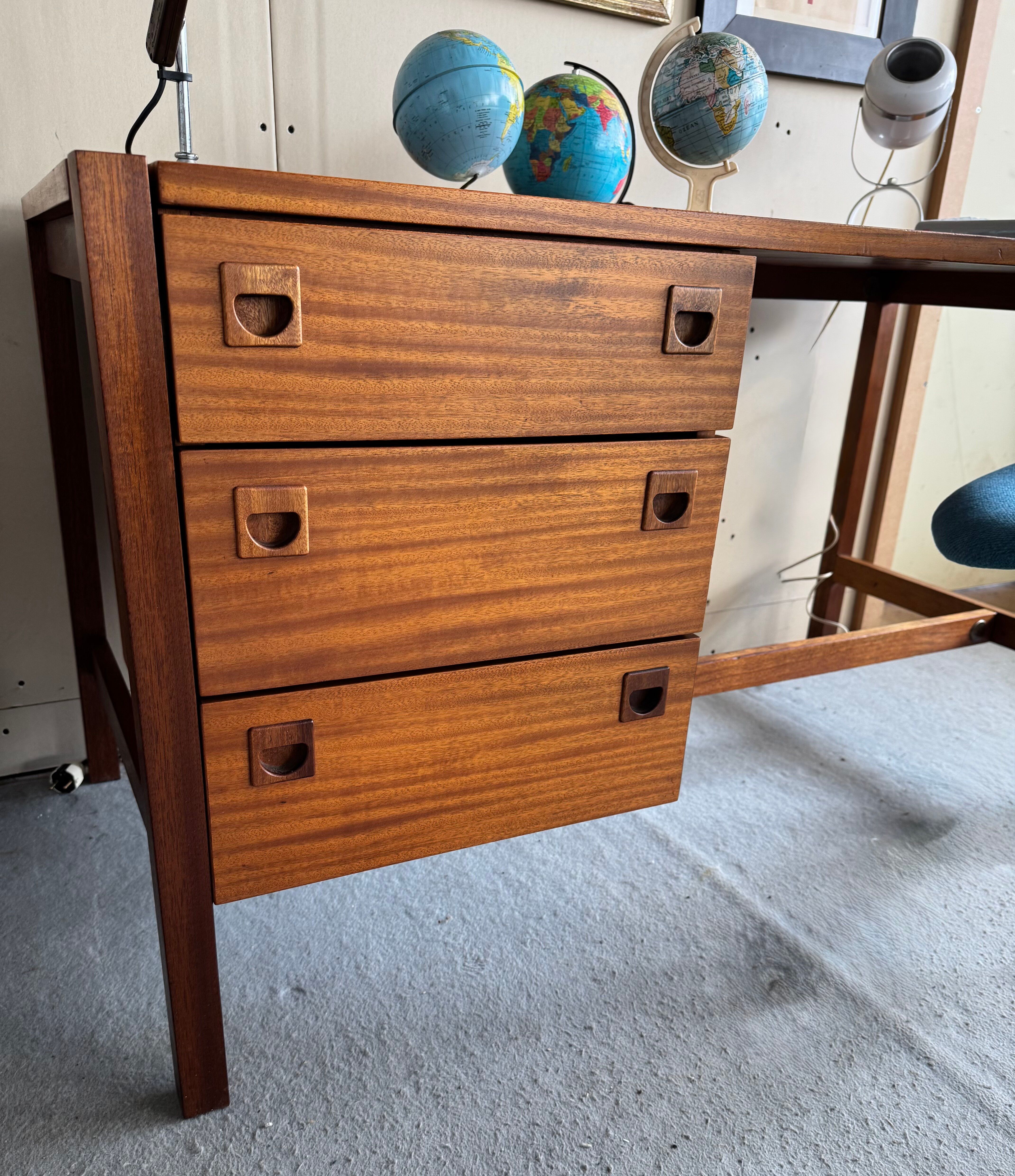 Bureau André Monpoix en Teck année 1960