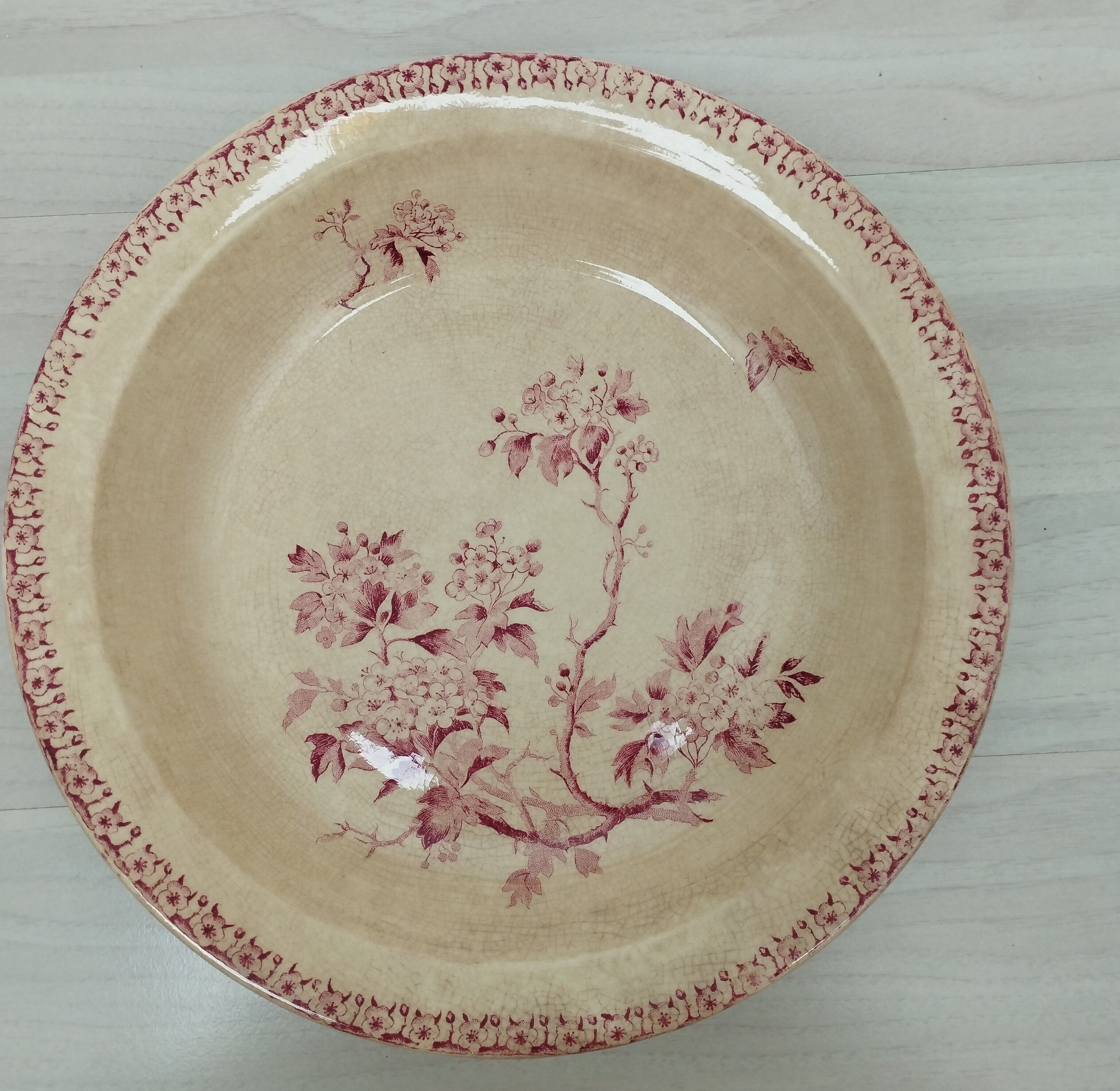Hollow dish in Gien ironstone, Aubépine rose model
