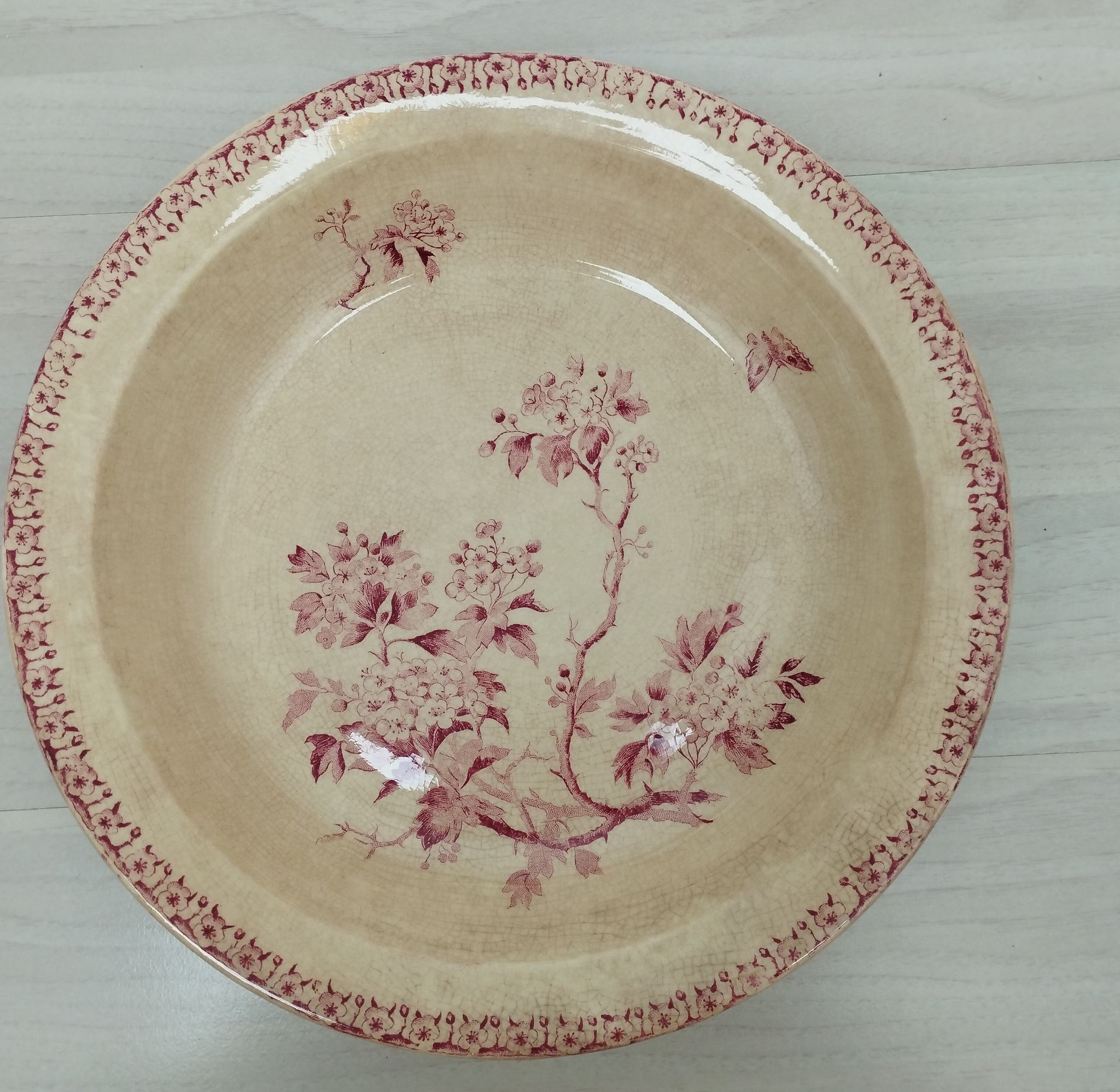 Hollow dish in Gien ironstone, Aubépine rose model