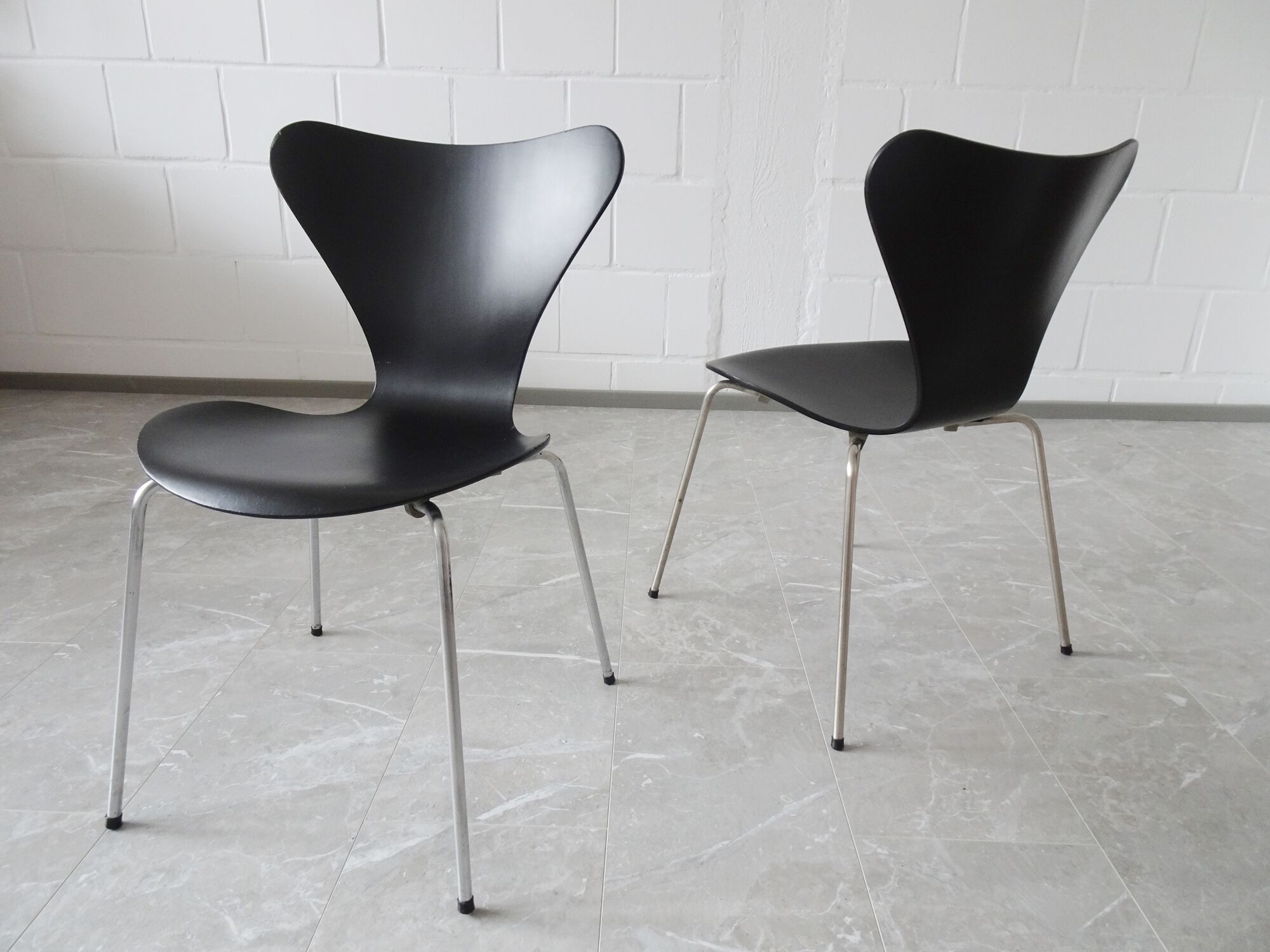 Chairs set by Arne Jacobsen for Fritz Hansen in black matt 60