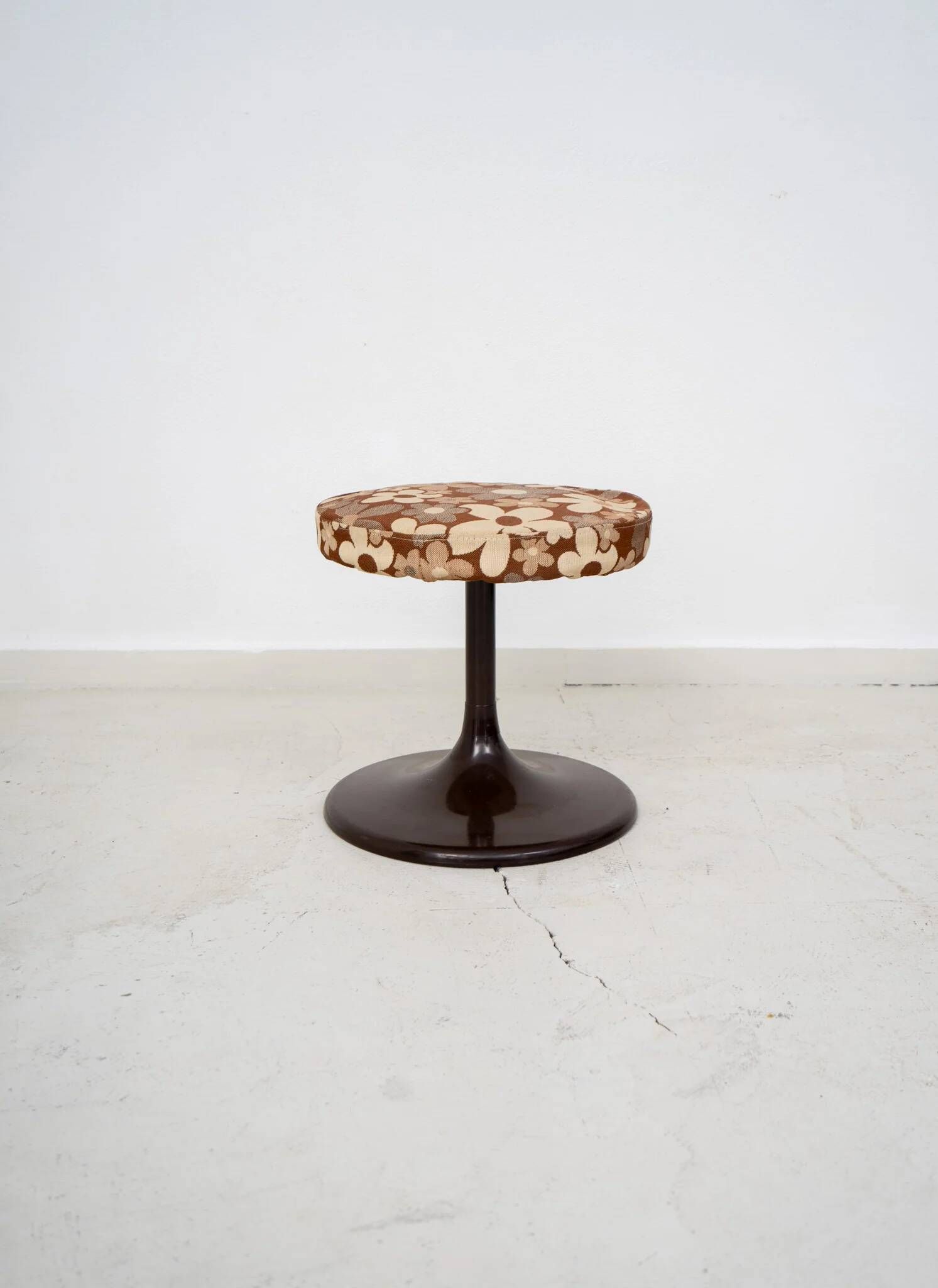 TABOURET FLEURI DES ANNÉES 1960