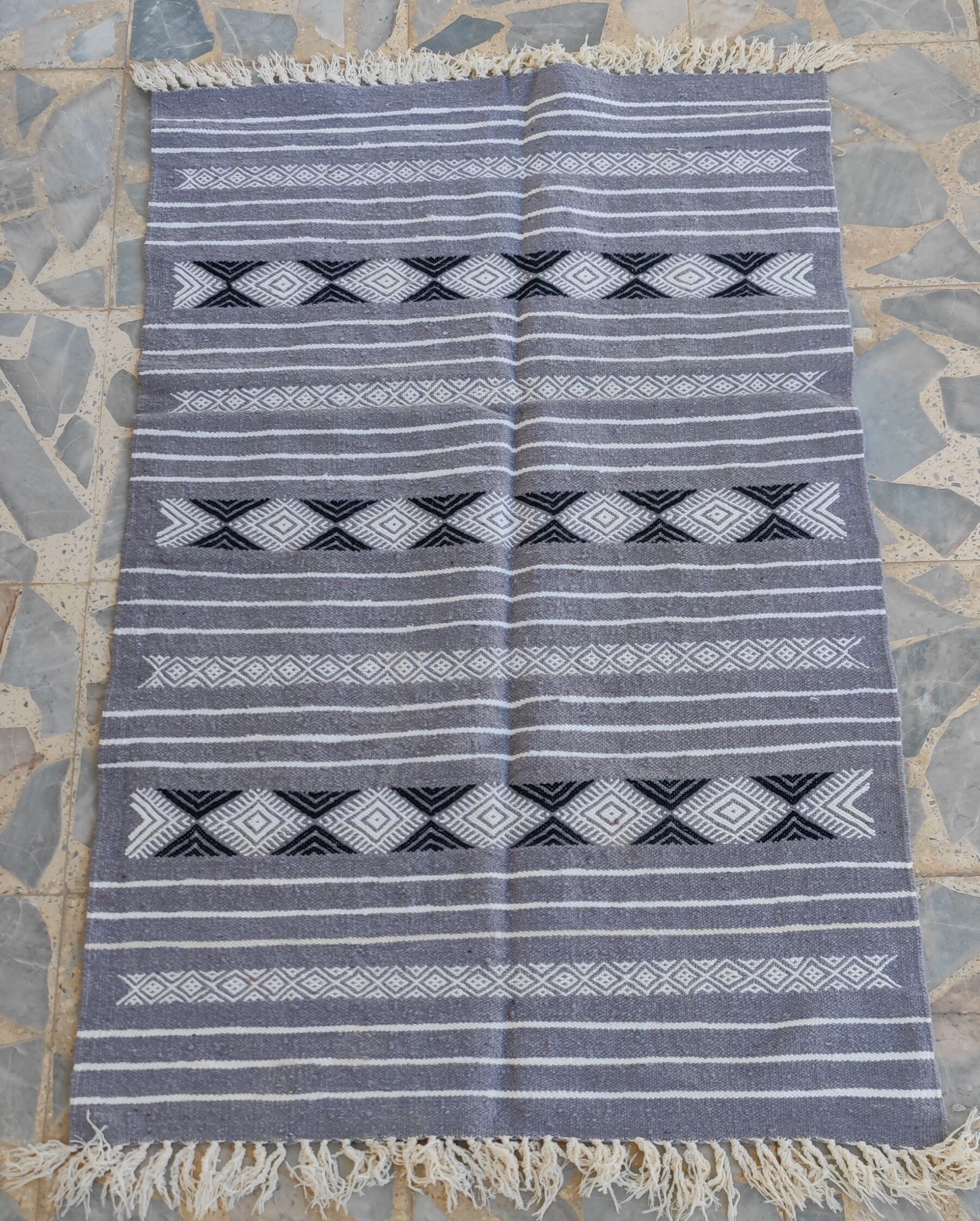 Hand-woven kilim rug in natural wool, 145x90 cm