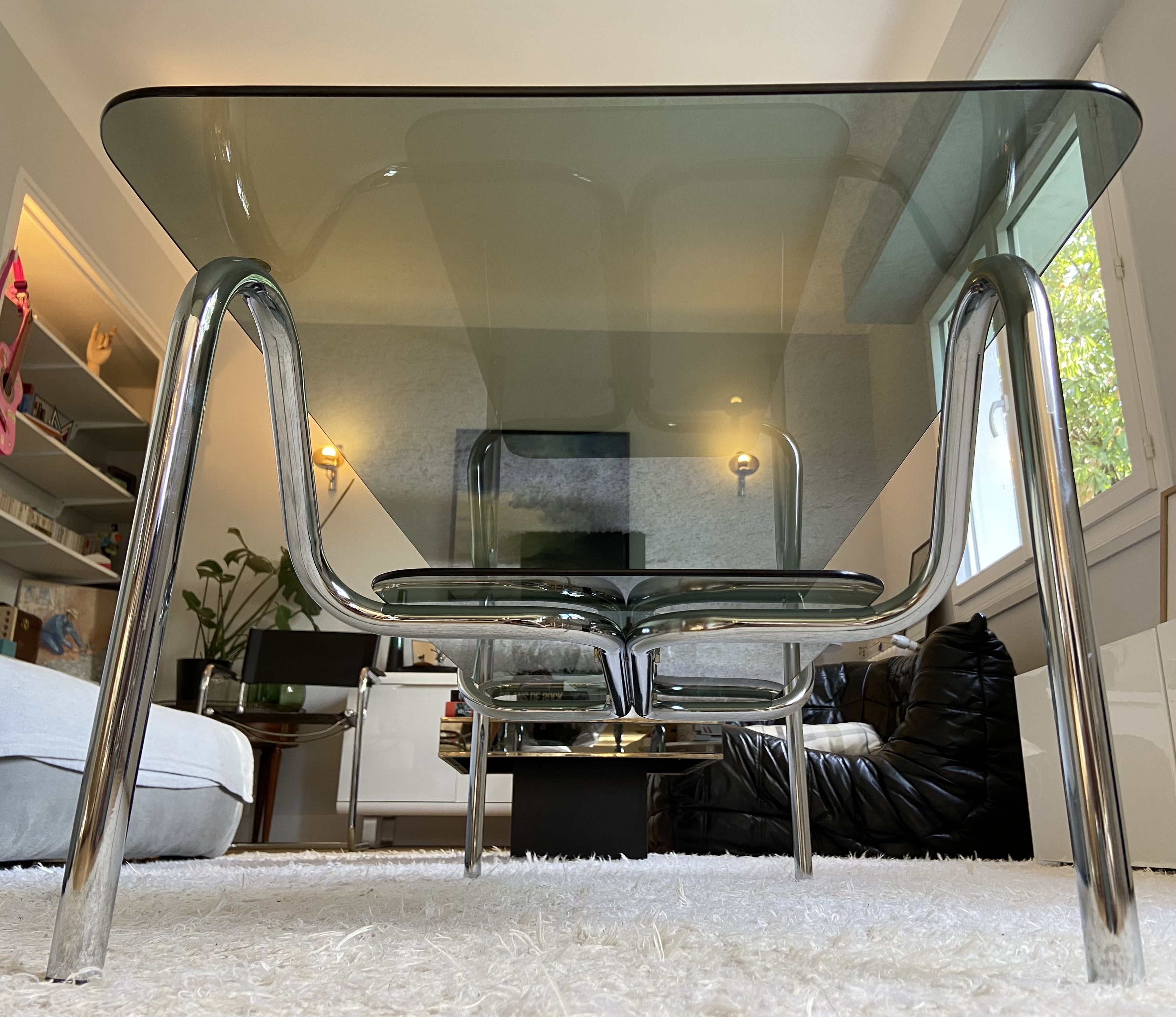 Double top coffee table in smoked glass and tubular structure in chromed steel