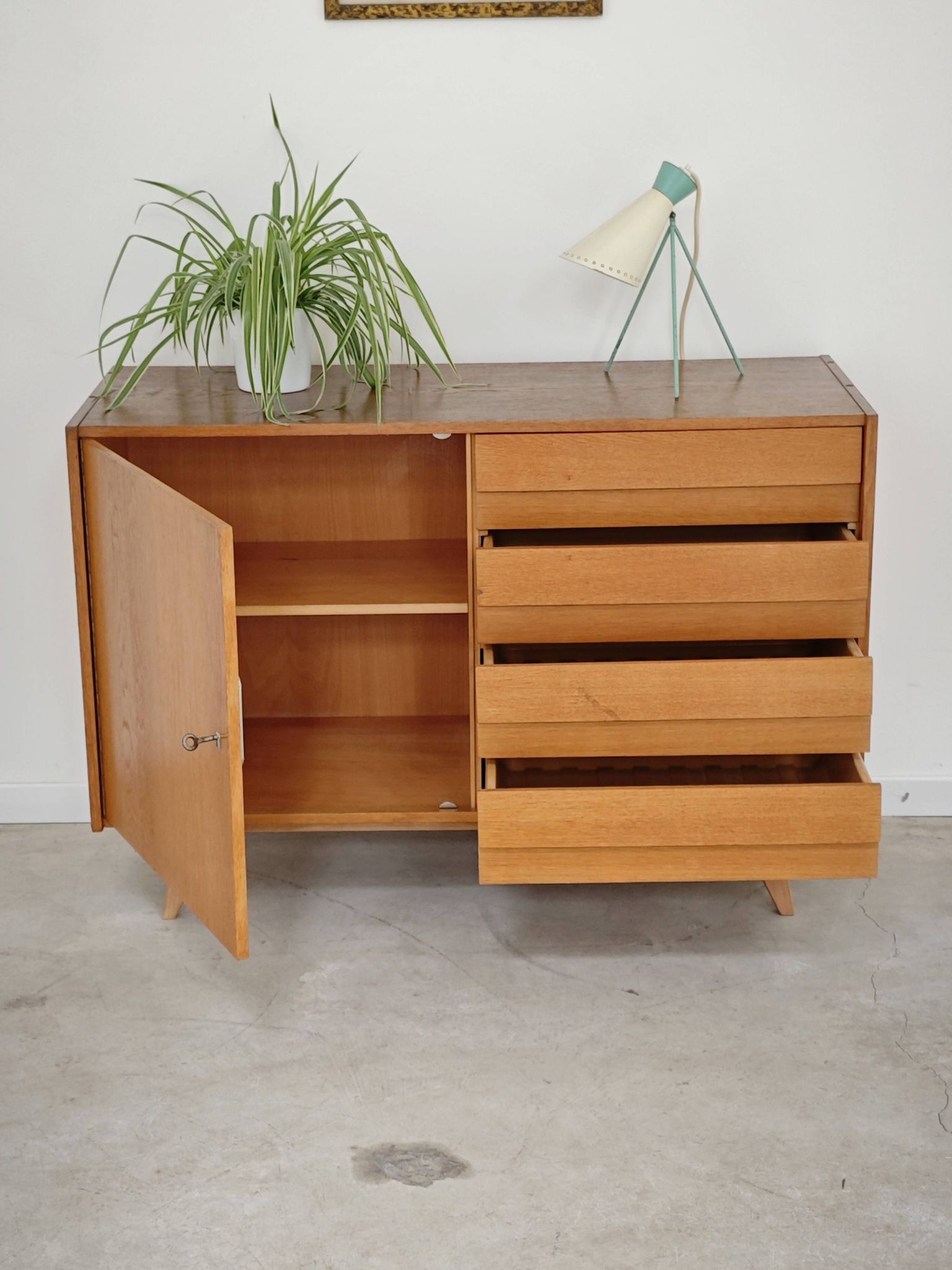 Buffet U 458 chêne clair Jiri Jiroutek pour Interier Praha 1960
